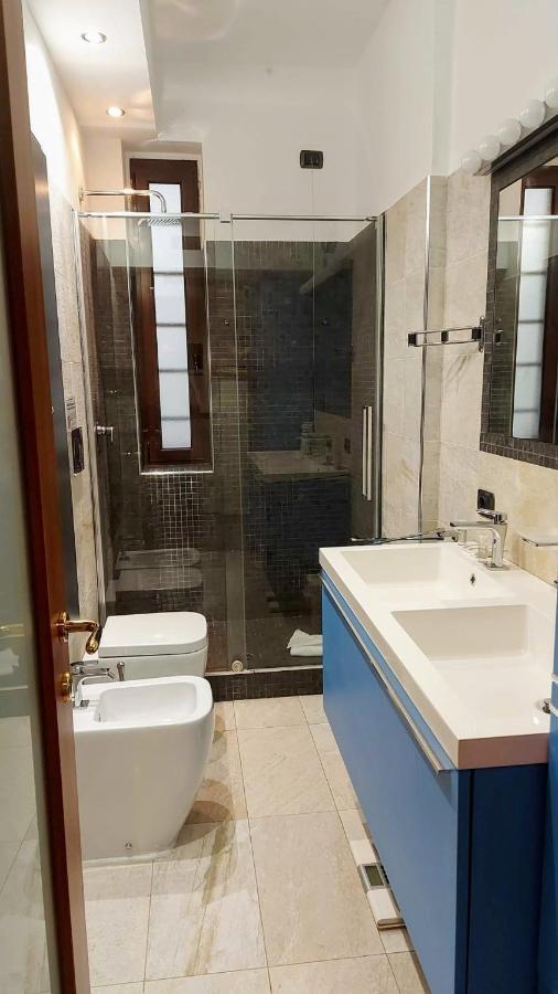Vfh Stylish Boutique Apartment-City Center Milan Bagian luar foto